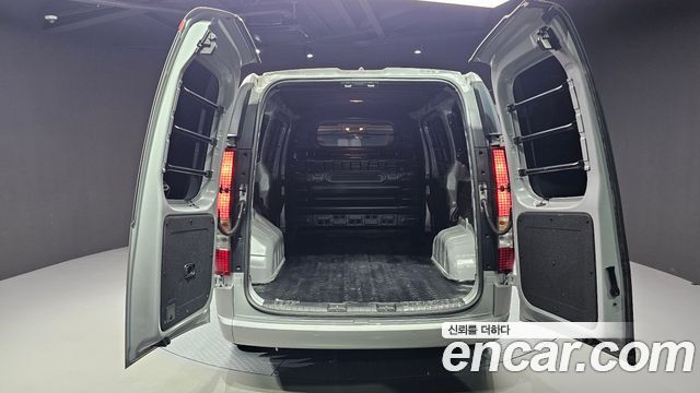 Hyundai Staria Cargo 3-Seater Modern 2023 — фото 19