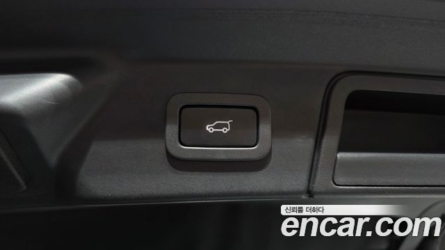 Land Rover Range Rover Velar 2.0 D240 R-Dynamic SE 2019 — фото 18