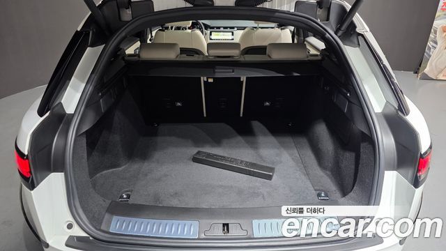 Land Rover Range Rover Velar 2.0 D240 R-Dynamic SE 2019 — фото 19