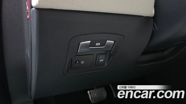 Land Rover Range Rover Velar 2.0 D240 R-Dynamic SE 2019 — фото 29