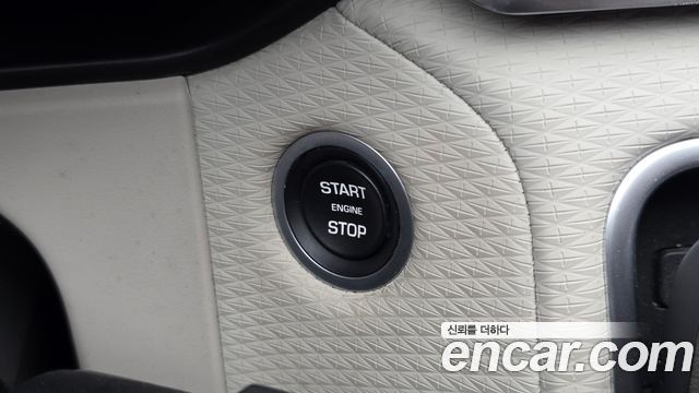 Land Rover Range Rover Velar 2.0 D240 R-Dynamic SE 2019 — фото 30