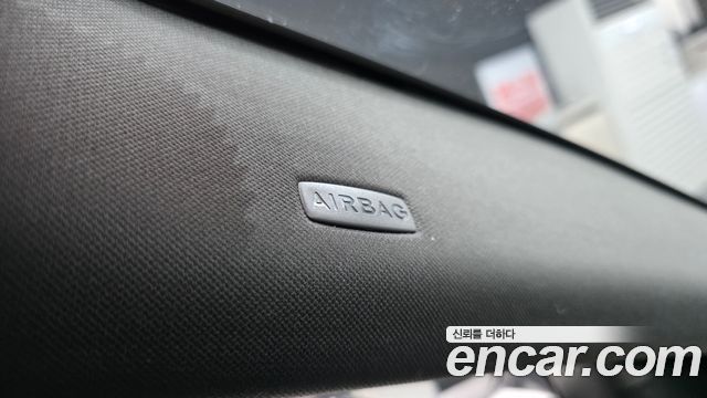 Land Rover Range Rover Velar 2.0 D240 R-Dynamic SE 2019 — фото 33