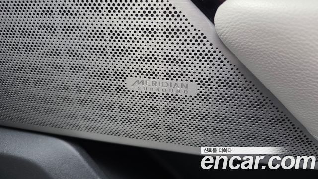 Land Rover Range Rover Velar 2.0 D240 R-Dynamic SE 2019 — фото 34