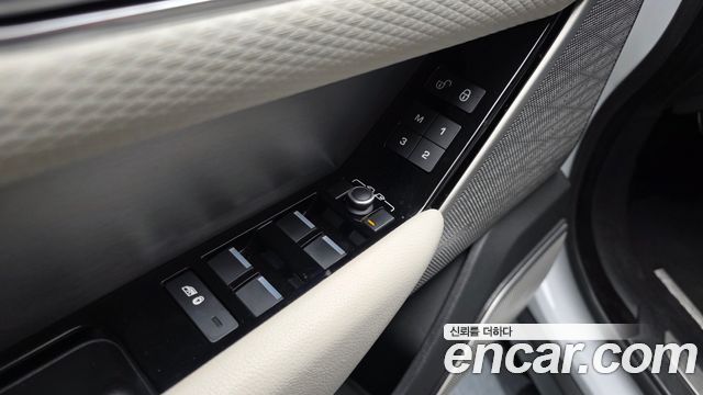 Land Rover Range Rover Velar 2.0 D240 R-Dynamic SE 2019 — фото 35