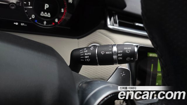 Land Rover Range Rover Velar 2.0 D240 R-Dynamic SE 2019 — фото 37