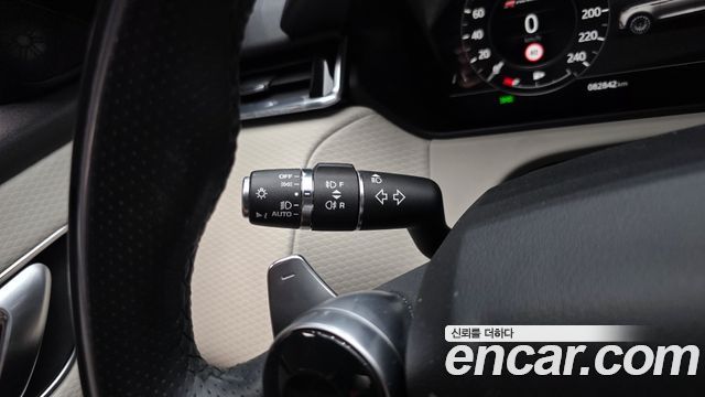 Land Rover Range Rover Velar 2.0 D240 R-Dynamic SE 2019 — фото 38