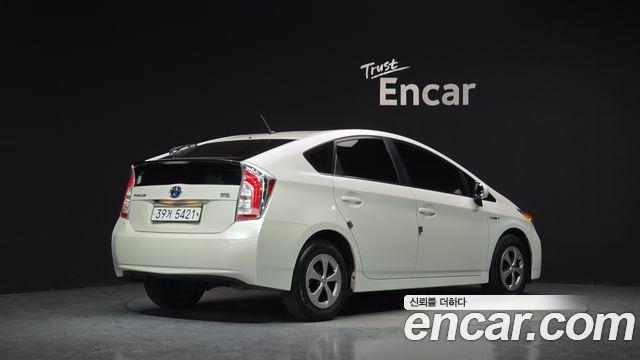 Toyota Prius 1.8 2015 — фото 2