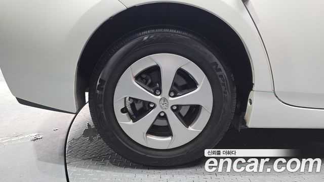 Toyota Prius 1.8 2015 — фото 5