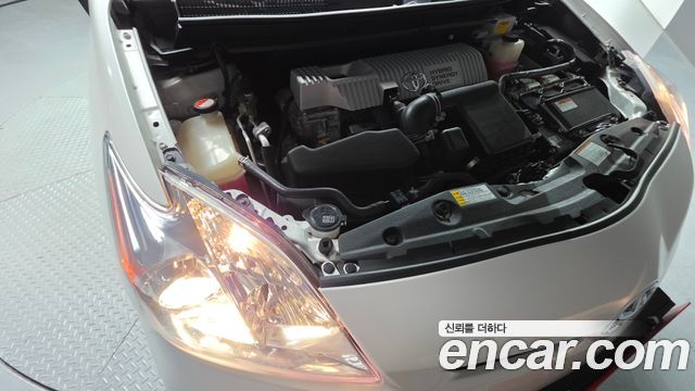 Toyota Prius 1.8 2015 — фото 6