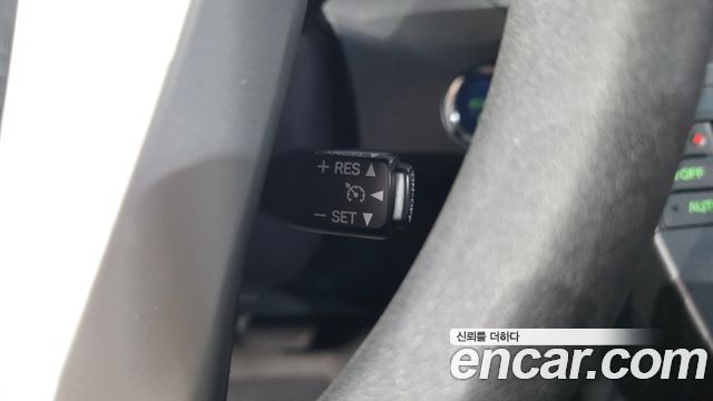 Toyota Prius 1.8 2015 — фото 13