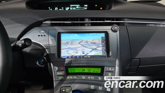 Toyota Prius 1.8 2015 — фото 14