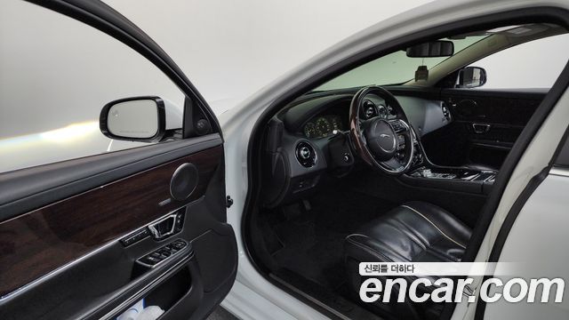 Jaguar XJ 3.0D Premium Luxury LWB X351 2016 — фото 10