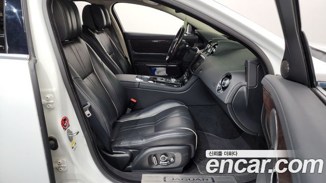 Jaguar XJ 3.0D Premium Luxury LWB X351 2016 — фото 11