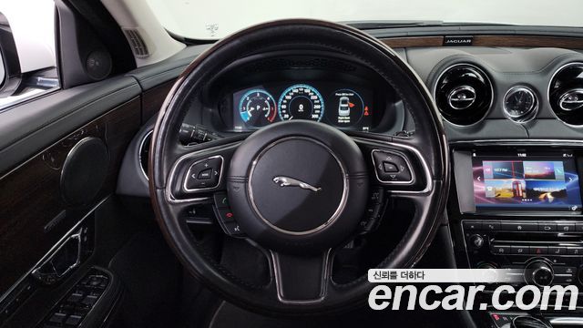 Jaguar XJ 3.0D Premium Luxury LWB X351 2016 — фото 13