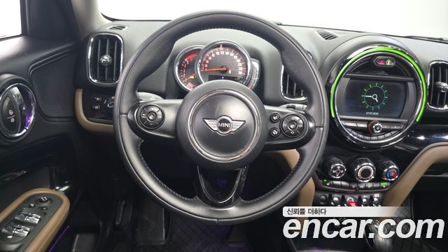 MINI Cooper D Countryman ALL4 2nd 2018 — фото 17
