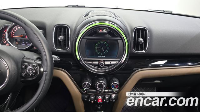MINI Cooper D Countryman ALL4 2nd 2018 — фото 18