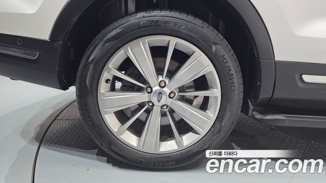 Ford Explorer 2.3 Limited 4WD 5th 2018 — фото 21