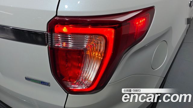 Ford Explorer 2.3 Limited 4WD 5th 2018 — фото 23