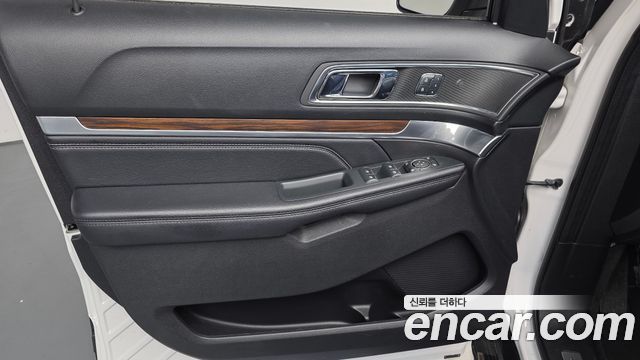 Ford Explorer 2.3 Limited 4WD 5th 2018 — фото 24