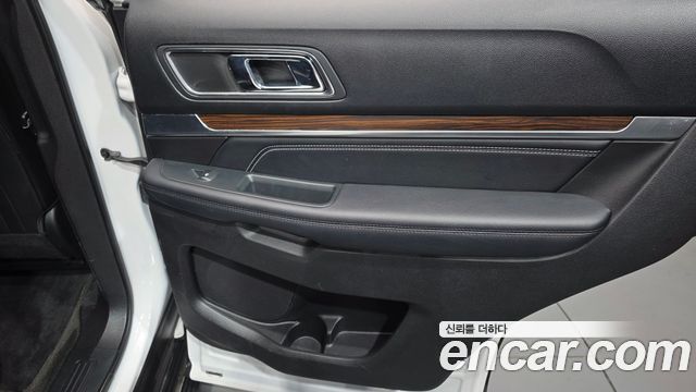 Ford Explorer 2.3 Limited 4WD 5th 2018 — фото 25