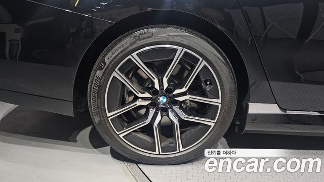 BMW i7 (G70) eDrive 50 M Sport 2024 — фото 5