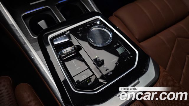 BMW i7 (G70) eDrive 50 M Sport 2024 — фото 9
