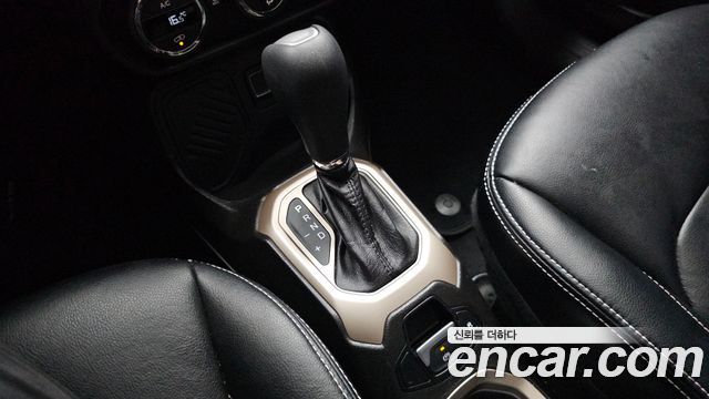 Jeep Renegade 2.4 Longitude 2017 — фото 9