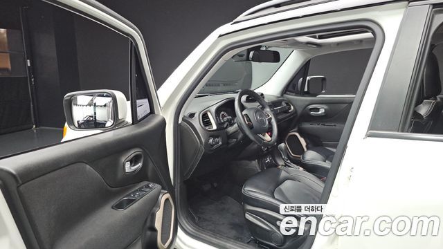 Jeep Renegade 2.4 Longitude 2017 — фото 10