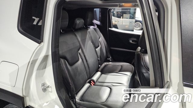 Jeep Renegade 2.4 Longitude 2017 — фото 11