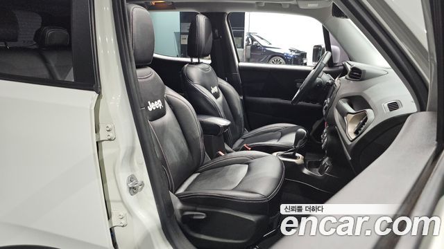 Jeep Renegade 2.4 Longitude 2017 — фото 12