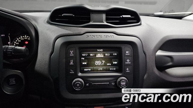Jeep Renegade 2.4 Longitude 2017 — фото 16