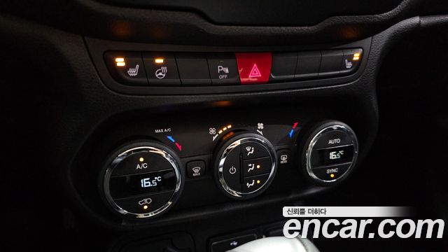 Jeep Renegade 2.4 Longitude 2017 — фото 17