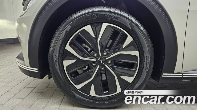 Kia EV6 Long Range Light 2023 — фото 5