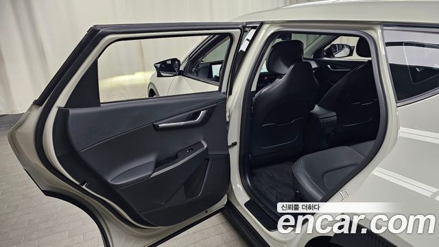 Kia EV6 Long Range Light 2023 — фото 19