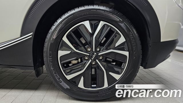 Kia EV6 Long Range Light 2023 — фото 21