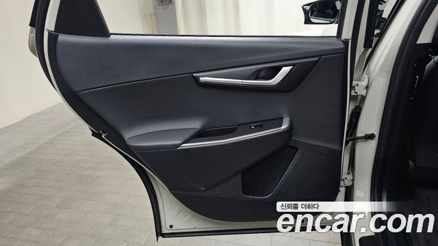 Kia EV6 Long Range Light 2023 — фото 25