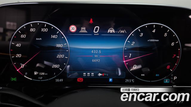 Mercedes-Benz E-Class (W214) E300 4MATIC AMG Line 2025 — фото 8