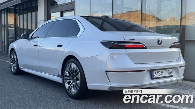 BMW 7 Series (G70) 740d xDrive Design Pure Excellence 2023 — фото 2