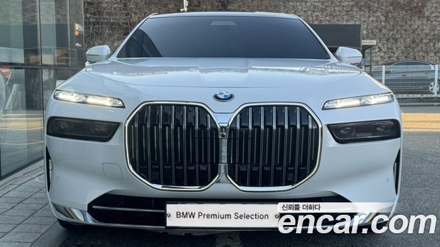 BMW 7 Series (G70) 740d xDrive Design Pure Excellence 2023 — фото 3