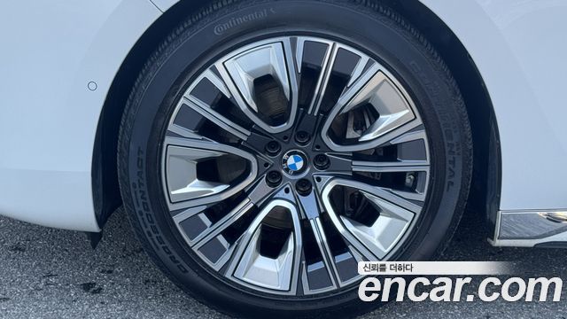 BMW 7 Series (G70) 740d xDrive Design Pure Excellence 2023 — фото 5