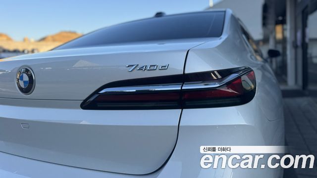 BMW 7 Series (G70) 740d xDrive Design Pure Excellence 2023 — фото 24