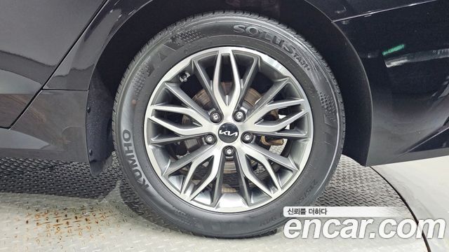 Kia K5 (III) 2.0 Prestige 2023 — фото 21