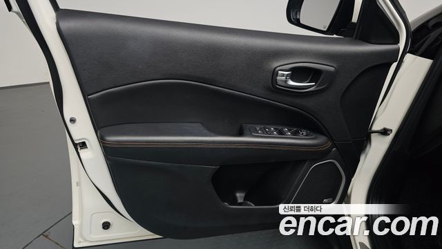 Jeep Compass (II) 2.4 Limitied AWD 2019 — фото 24