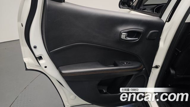 Jeep Compass (II) 2.4 Limitied AWD 2019 — фото 25
