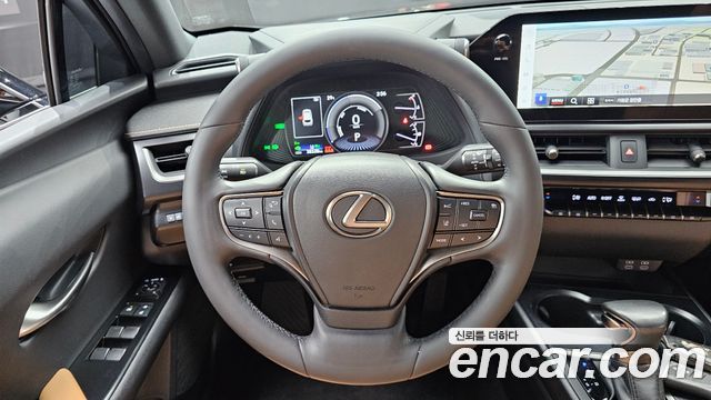 Lexus UX250h 2.0 2WD 2024 — фото 13