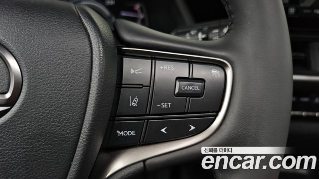 Lexus UX250h 2.0 2WD 2024 — фото 18