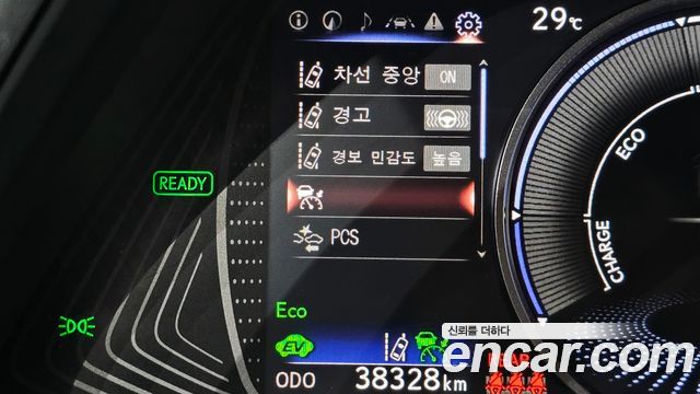 Lexus UX250h 2.0 2WD 2024 — фото 20