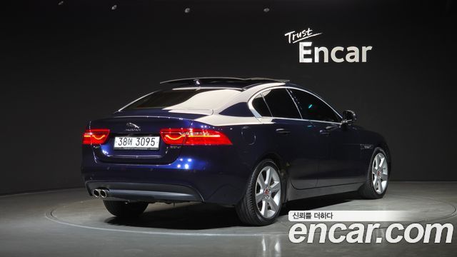 Jaguar XE 20d Portfolio 2019 — фото 2