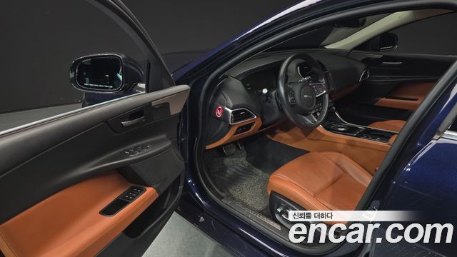 Jaguar XE 20d Portfolio 2019 — фото 10
