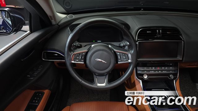 Jaguar XE 20d Portfolio 2019 — фото 13